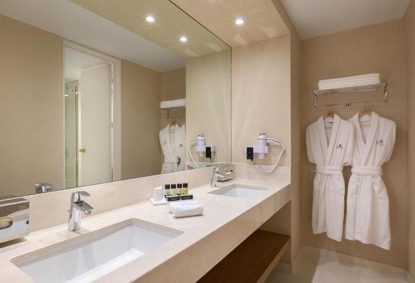 Suite cu Priveliști, Divani Caravel