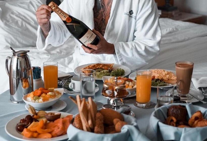 Suite Familiar, Divani Caravel