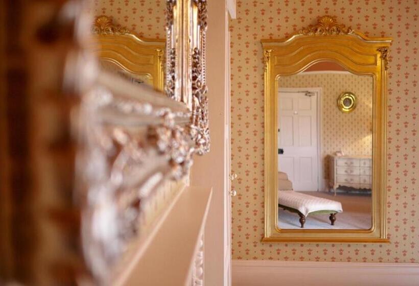 Люкс Вид на Сад, Glewstone Court Country House