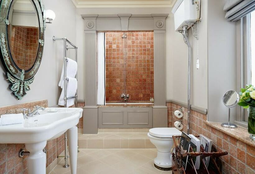 Полулюкс, The Gore London   Starhotels Collezione