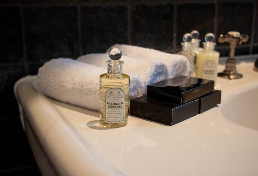 Номер Deluxe, The Gore London   Starhotels Collezione