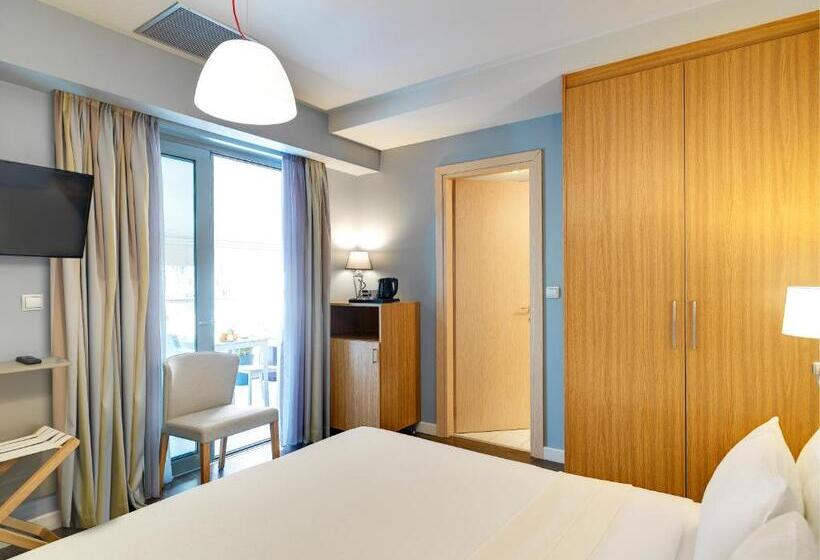 Quarto Superior com Terraço, Phidias Piraeus