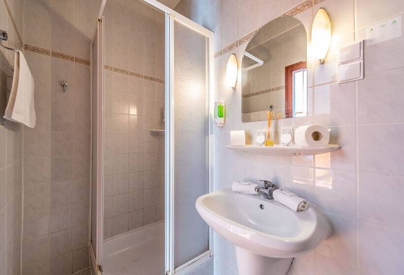 스탠다드 트리플 룸, Korona Panzió Budapest