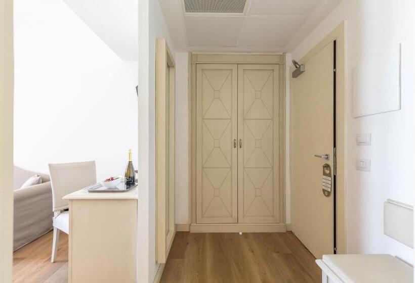 Habitación Triple Estándar, Catalunya