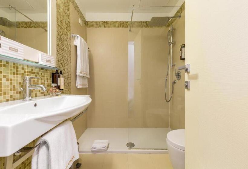 Habitación Familiar, Catalunya