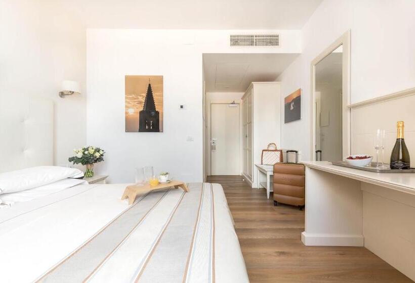 Habitación Estándar Vista Mar Lateral, Catalunya
