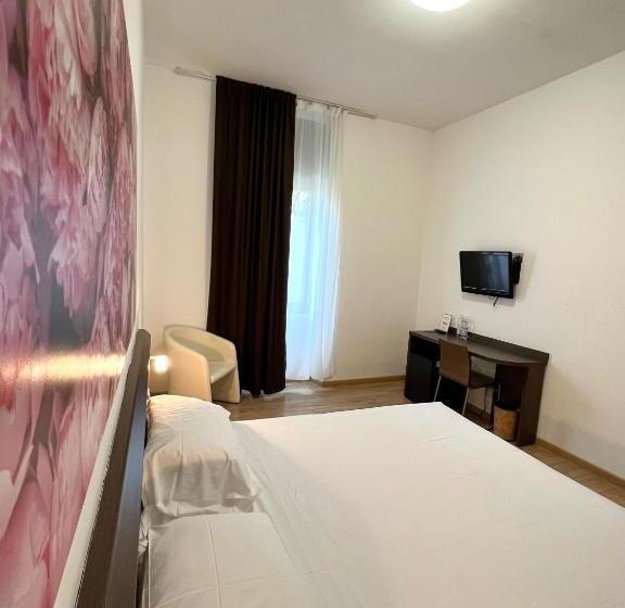 Номер Стандарт, Nuovo Albergo Italia