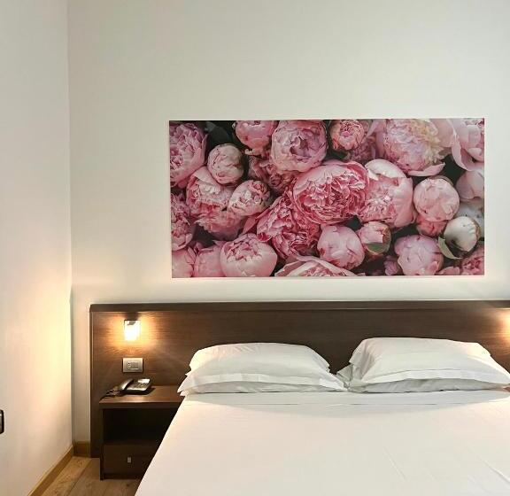 Номер Стандарт, Nuovo Albergo Italia