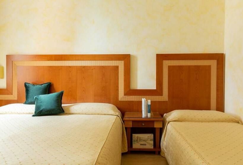 Полулюкс, Hotel & Residence Venezia 2000