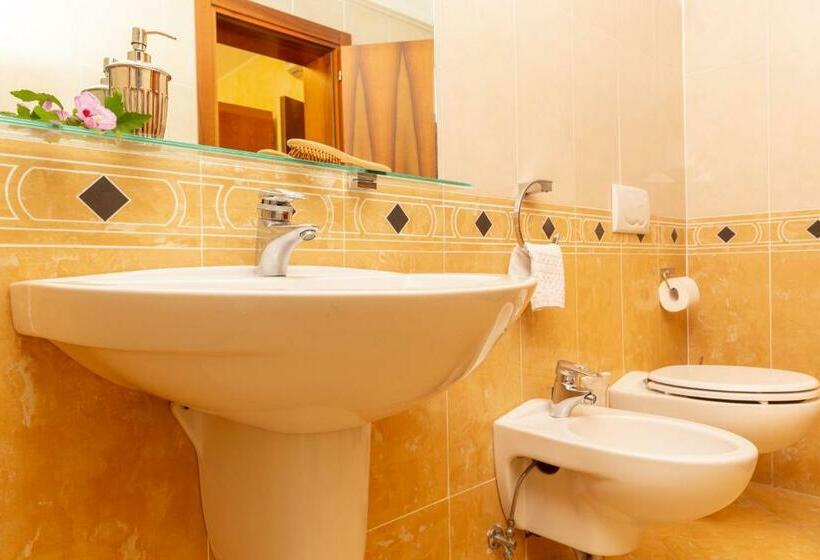 Полулюкс, Hotel & Residence Venezia 2000