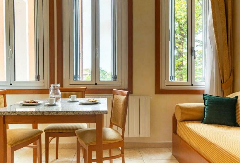 Полулюкс, Hotel & Residence Venezia 2000