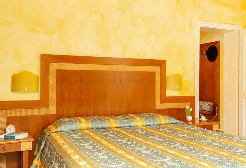 Четырехместный Номер Economy, Hotel & Residence Venezia 2000