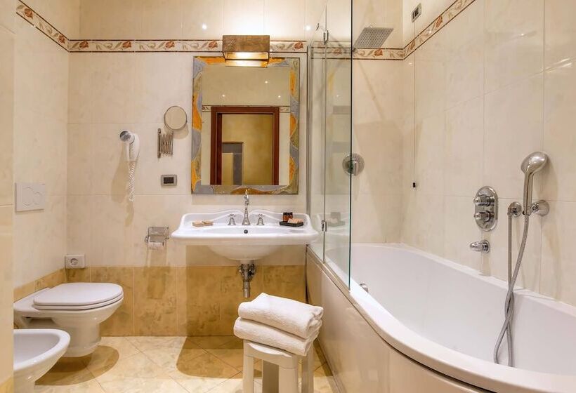 اتاق استاندارد چهار تخته, Alba Palace