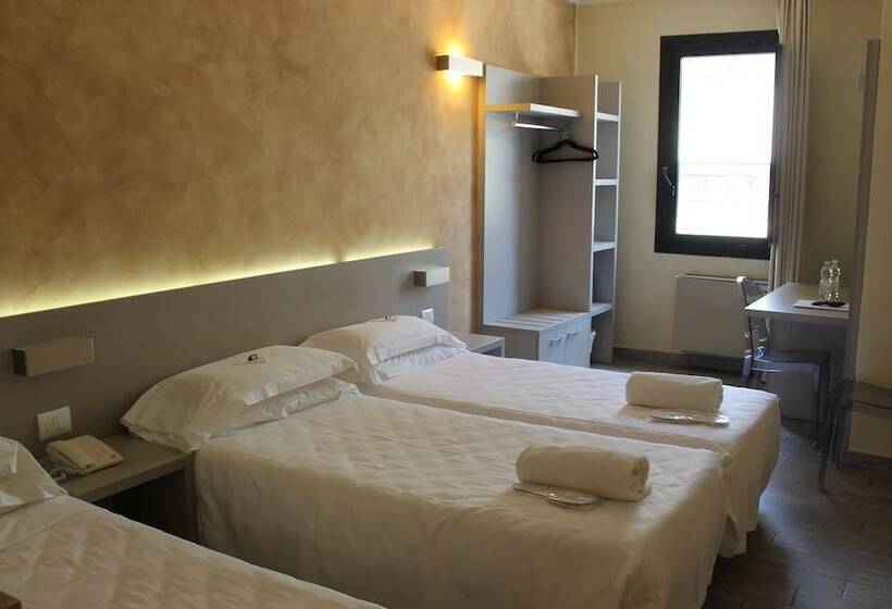 اتاق سوپریور سه تخته, Albergo Firenze