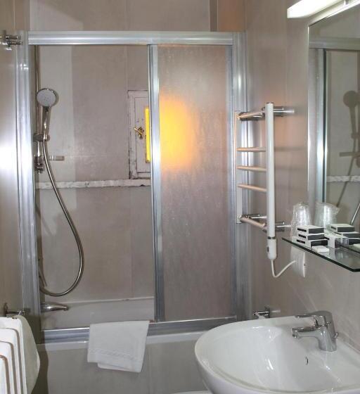 اتاق استاندارد چهار تخته, Albergo Firenze