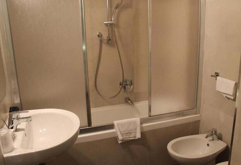 اتاق سوپریور چهار تخته, Albergo Firenze