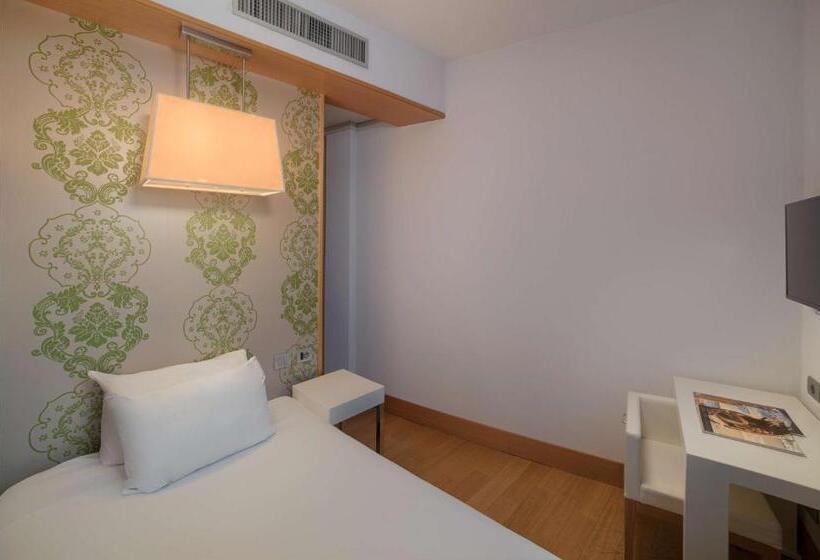 اتاق استاندارد یک نفره, NH Genova Centro