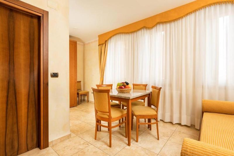 Полулюкс, Hotel & Residence Venezia 2000