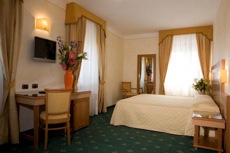 Полулюкс, Hotel & Residence Venezia 2000