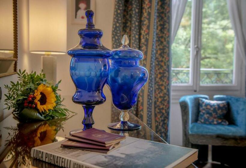 اتاق خانوادگی, Rivoli Boutique