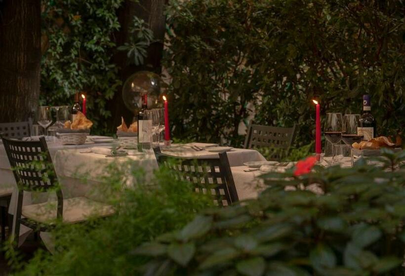 اتاق رمانتیک, Rivoli Boutique