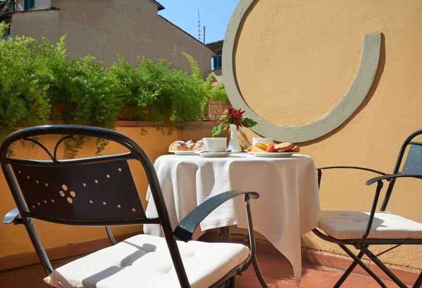 اتاق استاندارد سه تخته با بالکن, Rivoli Boutique