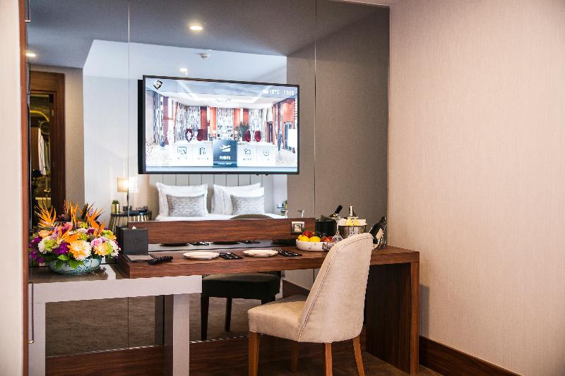 اتاق راحتی, Rivoli Boutique