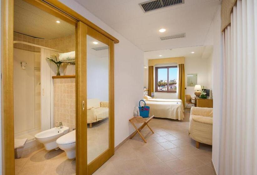 Номер Стандарт Трехместный, Terminal   Caroli Hotels