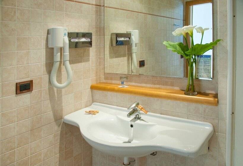 Номер Стандарт Трехместный, Terminal   Caroli Hotels