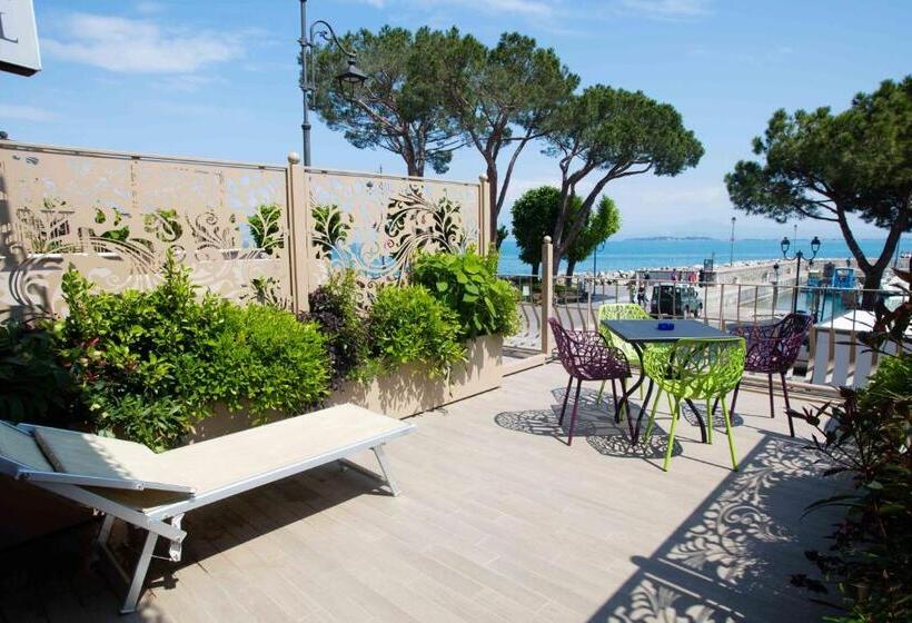 Suite with lake view, Vittorio