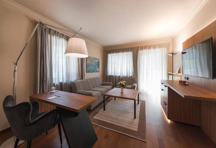Люкс Deluxe Кровать Кинг, Mignon Meran Park & Spa