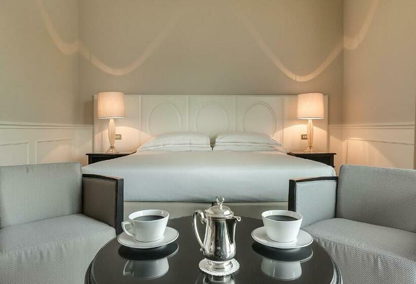 Camera Premium, Plaza Hotel Lucchesi
