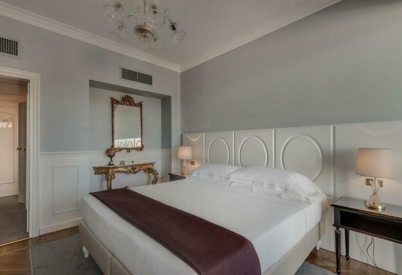 Camera Premium, Plaza Hotel Lucchesi