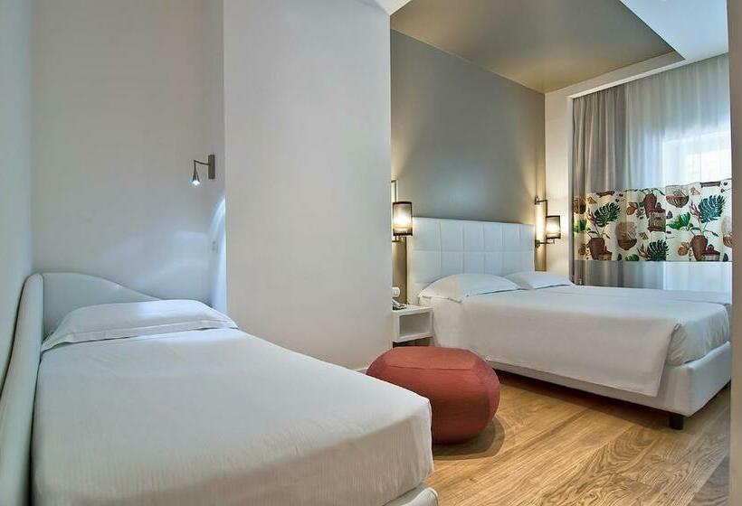 Habitación Triple Estándar, Caravel