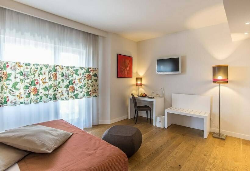 Habitación Triple Estándar, Caravel