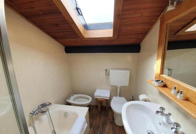 اتاق استاندارد با چشم‌انداز کوهستان, Locanda Il Rustichello