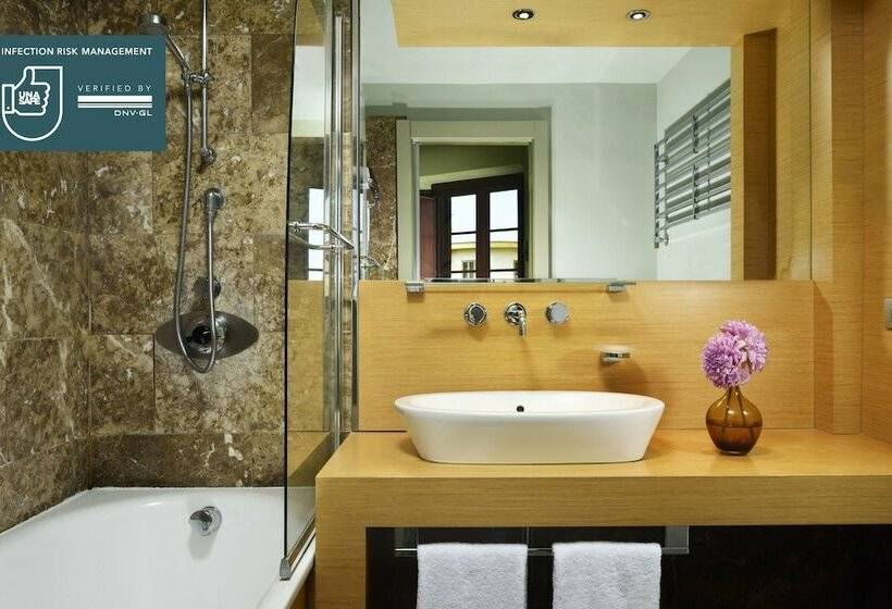 اتاق سوپریور سه تخته, Unahotels Napoli