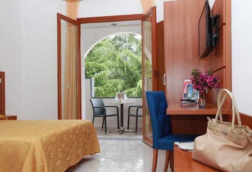 Номер Стандарт Трехместный, Villaggio Turistico La Mantinera