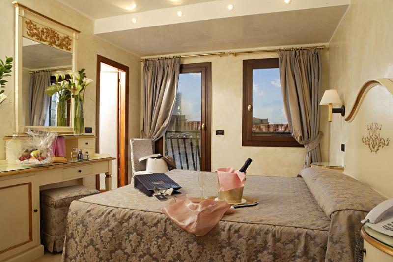 اتاق سوپریور, Carlton Capri