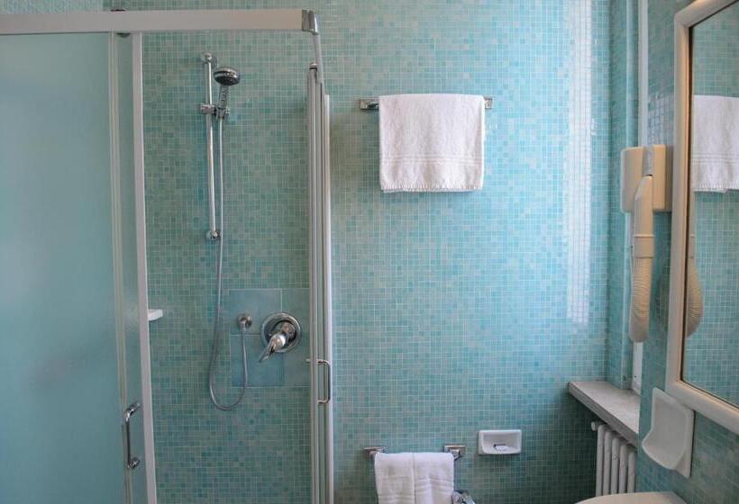 Habitación Triple Estándar, Continental