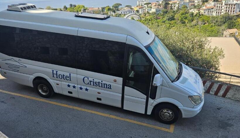 اتاق خانوادگی با چشم‌انداز باغ, Cristina