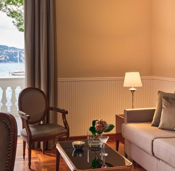 Deluxe Suite Sea View, Grand Hotel Miramare