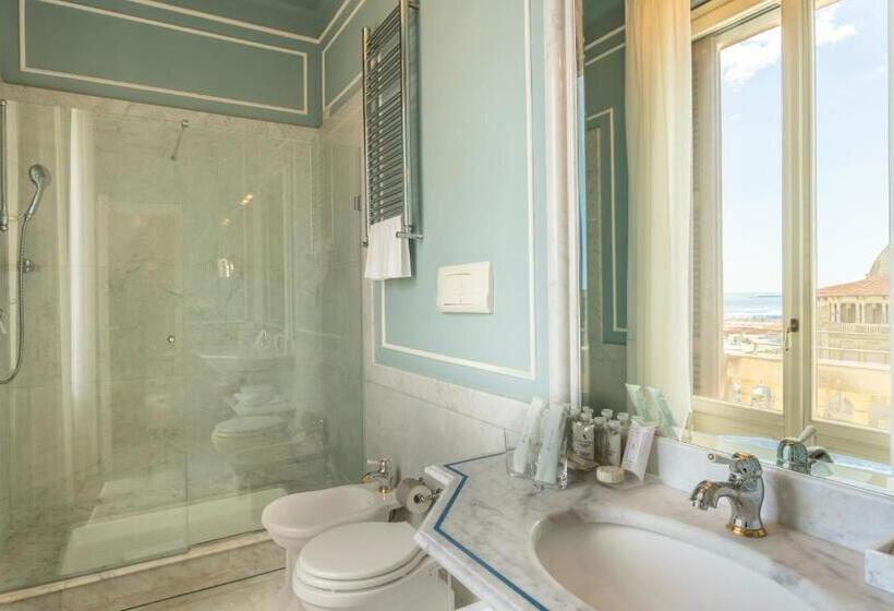 اتاق سوپریور با چشم‌انداز جانبی دریا, Grand Hotel Principe Di Piemonte