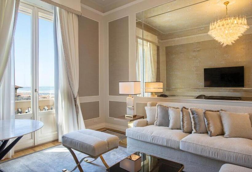 سوییت با چشم‌انداز جانبی دریا, Grand Hotel Principe Di Piemonte