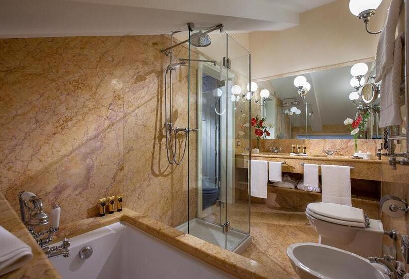 Junior Suite Lake View, Londra Palace Venezia