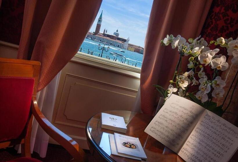 Junior Suite Lake View, Londra Palace Venezia