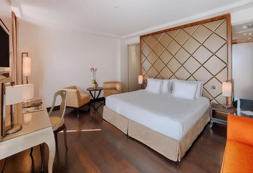 Полулюкс Одноместный с Террасой, NH Collection Taormina