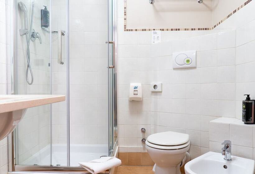 اتاق استاندارد چهار تخته, B&b Hotel Torino President