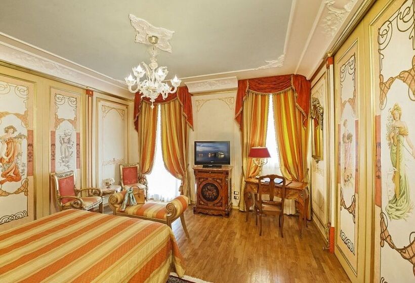 חדר סטנדרט לשלושה, Regina Palace
