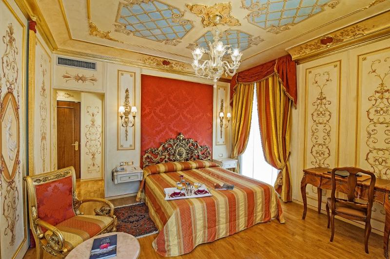 Номер Стандарт, Regina Palace